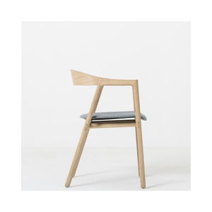 Jídelní židle z masivního dubového dřeva se šedým sedákem Gazzda Muna