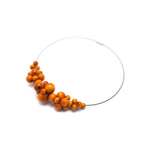 Dřevěný oranžový náhrdelník Ko-ra-le Foam